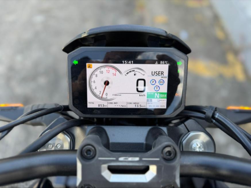 Foto ilustrativa 5 - HONDA CB 1000R Black Edition 2024 – AZUL – GASOLINA