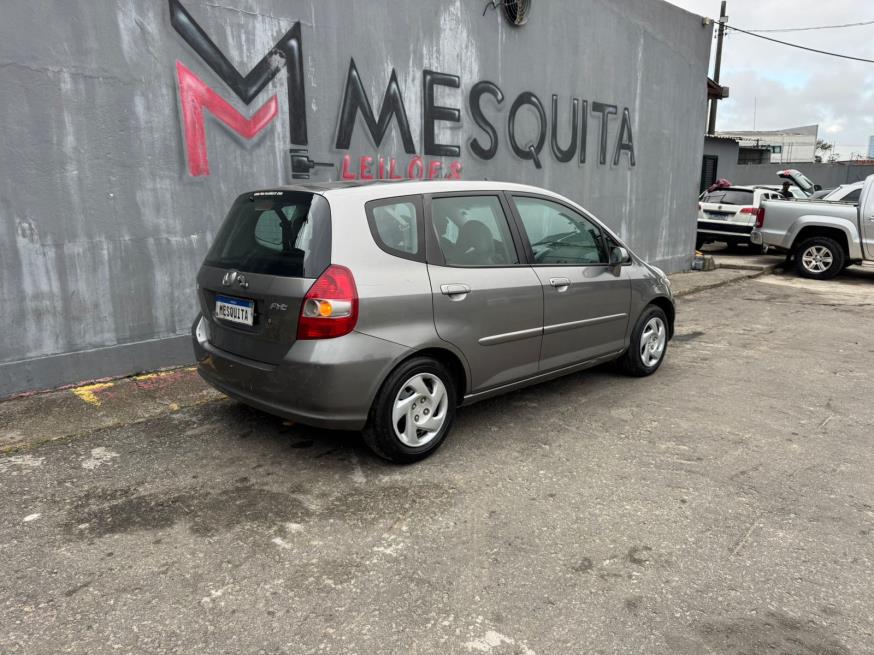 Foto ilustrativa 4 - HONDA FIT LX 1.4 2006 -CINZA- GASOLINA