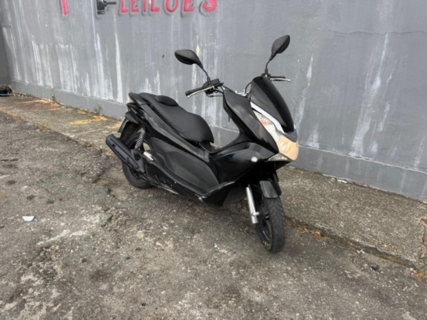 Foto ilustrativa 1 - HONDA PCX 150 DLX 2015 – PRETA – GASOLINA
