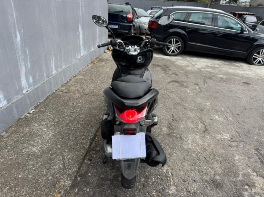 Foto ilustrativa 2 - HONDA PCX 150 DLX 2015 – PRETA – GASOLINA