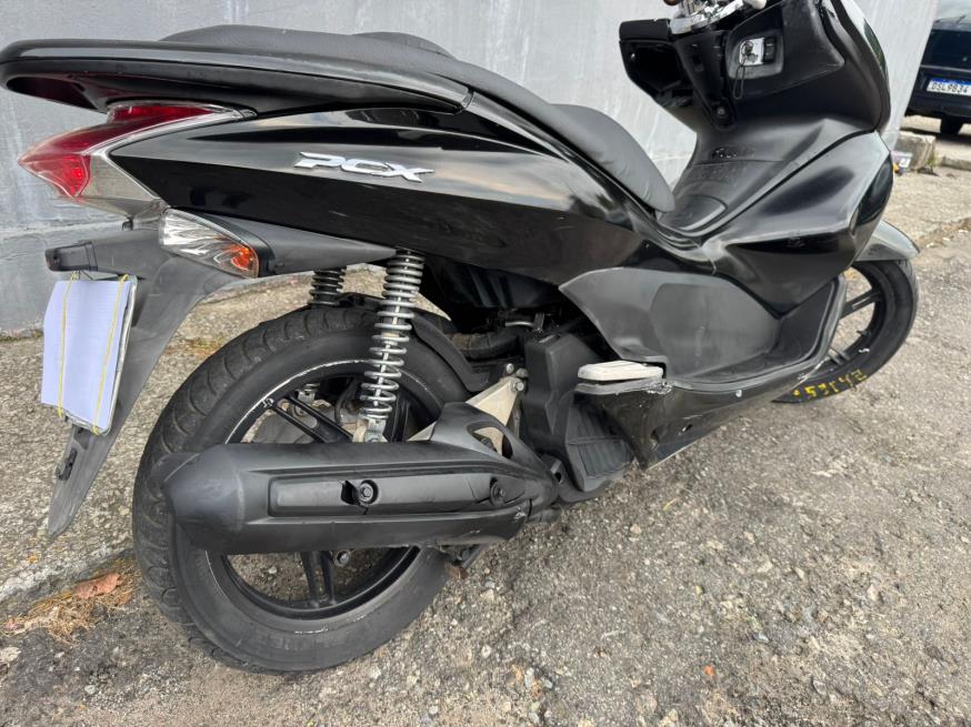 Foto ilustrativa 3 - HONDA PCX 150 DLX 2015 – PRETA – GASOLINA