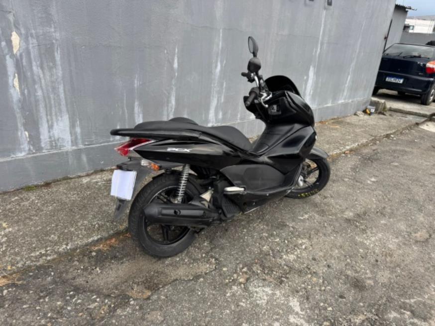 Foto ilustrativa 4 - HONDA PCX 150 DLX 2015 – PRETA – GASOLINA