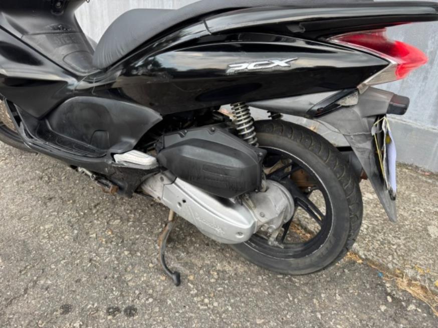 Foto ilustrativa 5 - HONDA PCX 150 DLX 2015 – PRETA – GASOLINA