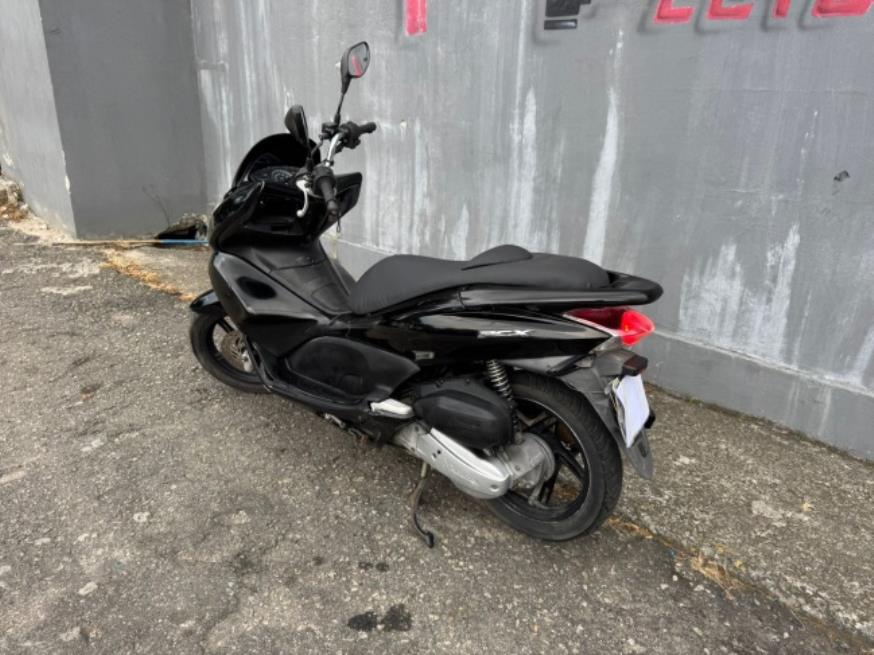 Foto ilustrativa 6 - HONDA PCX 150 DLX 2015 – PRETA – GASOLINA