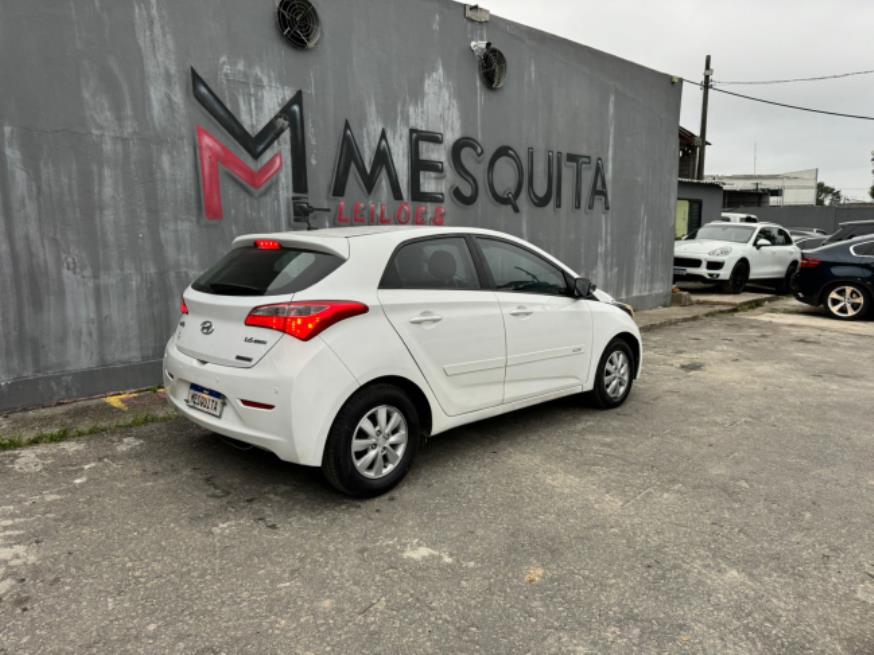 Foto ilustrativa 4 - HYUNDAI HB20 1.6 COMF. AUT 2015 – BRANCA – FLEX