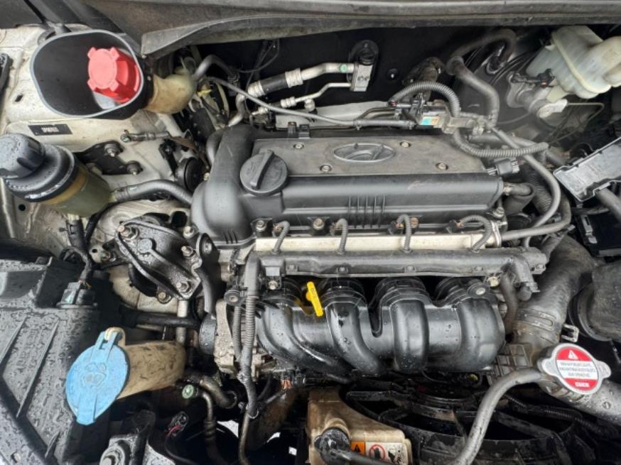 Foto ilustrativa 8 - HYUNDAI HB20 PREMIUM 1.6 – 2013  – PRATA – GASOLINA
