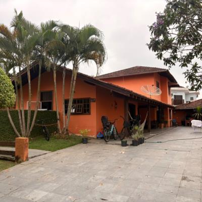 IMÓVEL RES. – A.T. 551M2 – BERTIOGA/SP (COND. FECHADO)