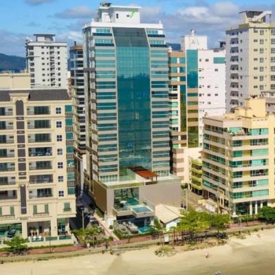 Itapema/SC – Meia Praia – Apto frente mar com 373m²