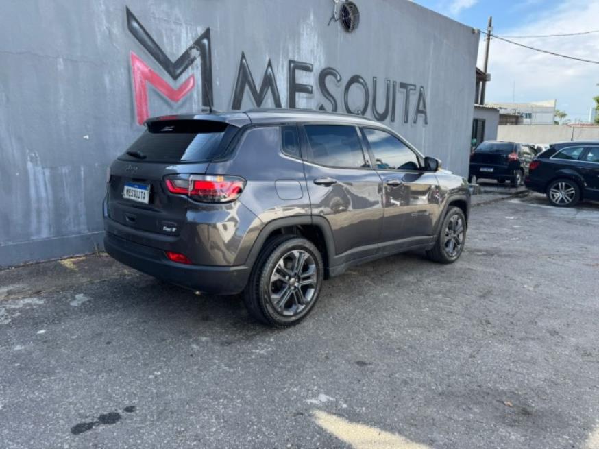 Foto ilustrativa 4 - JEEP COMPASS LONG. T270 1.3 TB 4×2 Flex Aut. 2022 – CINZA – FLEX