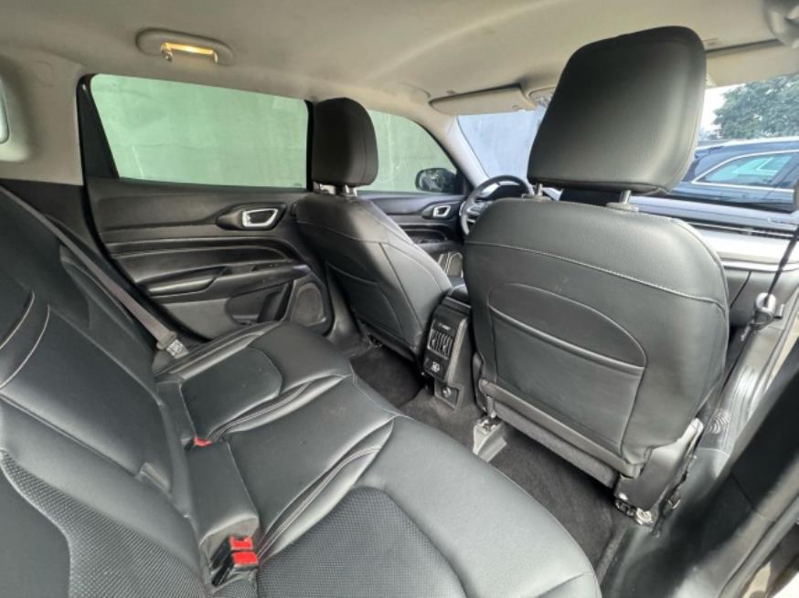Foto ilustrativa 5 - JEEP COMPASS LONG. T270 1.3 TB 4×2 Flex Aut. 2023 – CINZA – FLEX