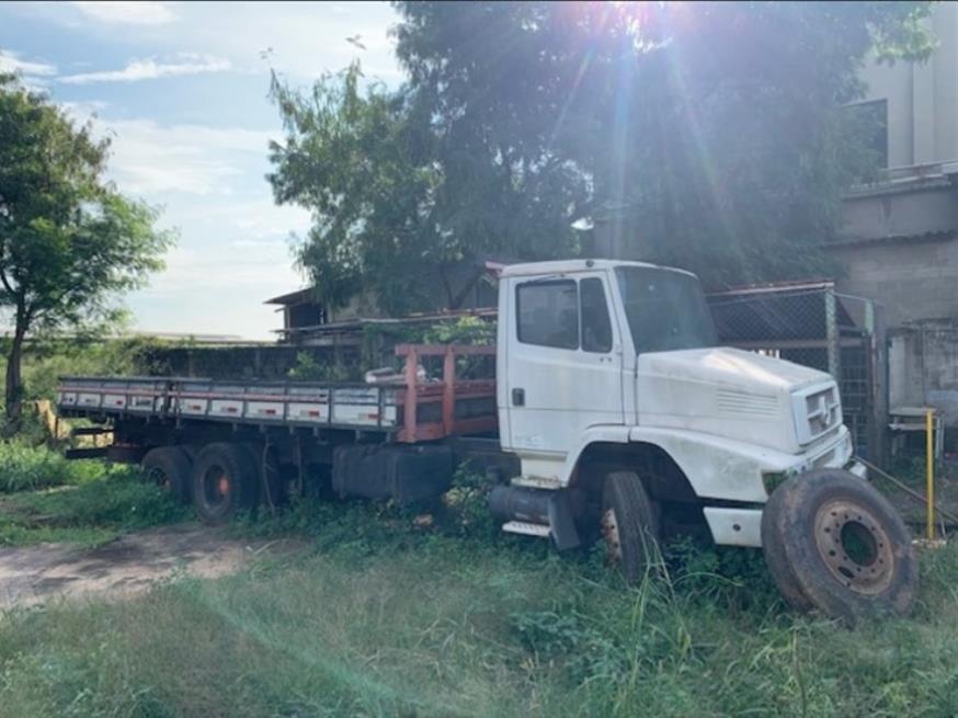 Foto ilustrativa 1 - Lote 13 – UM CAMINHÃO – MERCEDES-BENZ – LA 1418