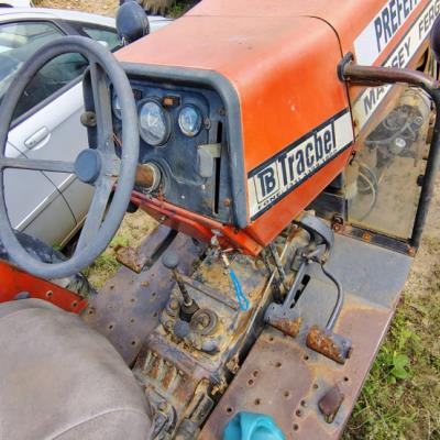 LOTE CONTENDO 01 TRATOR MASSEY FERGURSON 275, VERMELHA, DIESEL, SERIE 275052672, NO ESTADO EM QUE SE ENCONTRA.