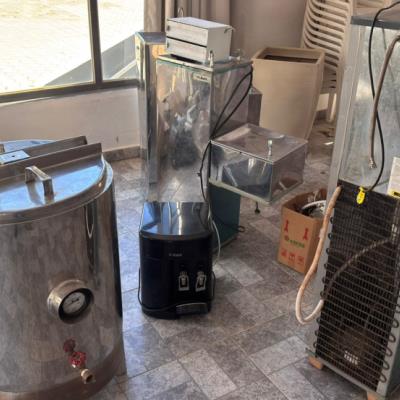 LOTE CONTENDO BEBEDOUROS E TANQUE, NO ESTADO EM QUE SE ENCONTRA.