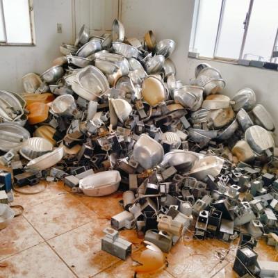 LOTE CONTENDO LUMINÁRIAS E REATORES, NO ESTADO EM QUE SE ENCONTRA.