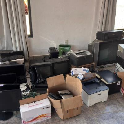 LOTE CONTENDO MATERIAIS DE INFORMÁTICA E ELETROELETRÔNICOS, NO ESTADO EM QUE SE ENCONTRA.