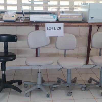 LOTE CONTENDO MATERIAL ODONTOLÓGICO, NO ESTADO EM QUE SE ENCONTRA.