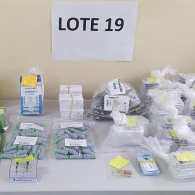 LOTE CONTENDO MATERIAL ODONTOLÓGICO, NO ESTADO EM QUE SE ENCONTRA.