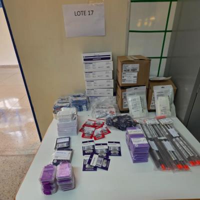 LOTE CONTENDO MATERIAL ODONTOLÓGICO, NO ESTADO EM QUE SE ENCONTRA.