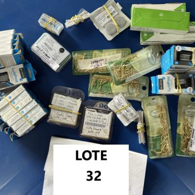LOTE CONTENDO MATERIAL ODONTOLÓGICO, NO ESTADO EM QUE SE ENCONTRA.