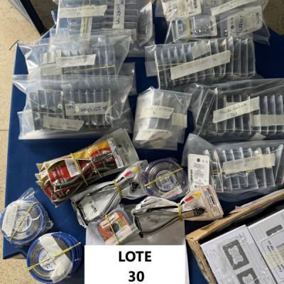 LOTE CONTENDO MATERIAL ODONTOLÓGICO, NO ESTADO EM QUE SE ENCONTRA.