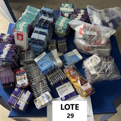 LOTE CONTENDO MATERIAL ODONTOLÓGICO, NO ESTADO EM QUE SE ENCONTRA.