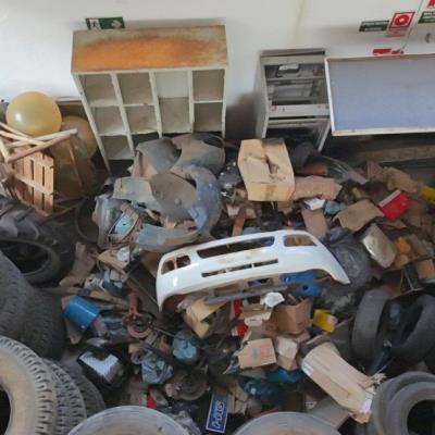 LOTE CONTENDO PEÇAS DE CARROS USADAS, NO ESTADO EM QUE SE ENCONTRA.