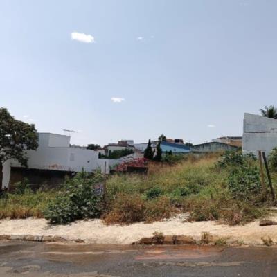Lote de 360m² em Patos de Minas
