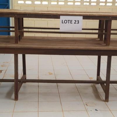 LOTE DE MOBILIÁRIO PARA ÁREA DE LAZER – MESA E CADEIRAS PARA CHURRASQUEIRA, NO ESTADO EM QUE SE ENCONTRA.
