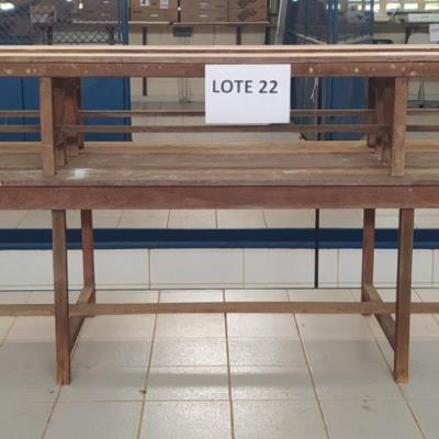 LOTE DE MOBILIÁRIO PARA ÁREA DE LAZER – MESA E CADEIRAS PARA CHURRASQUEIRA, NO ESTADO EM QUE SE ENCONTRA.