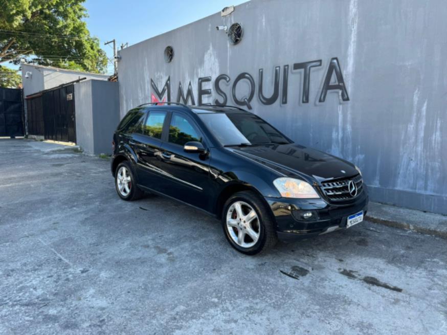 Foto ilustrativa 1 - MERCEDES BENZ ML500 BLINDADO 2006 – PRETA – GASOLINA