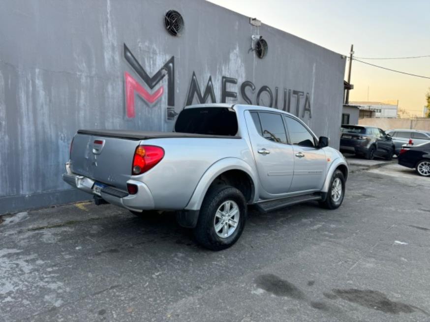 Foto ilustrativa 4 - MITSUBISHI L200 TRITON HPE 2010 – PRATA – DIESEL