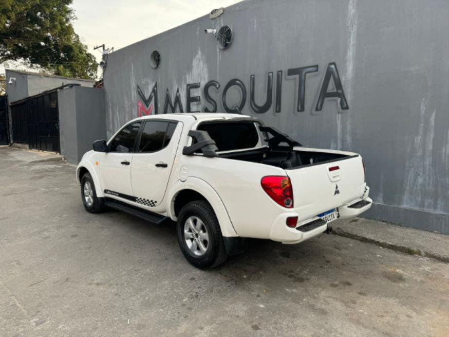 Foto ilustrativa 2 - MITSUBISHI L200 TRITON HPE 2011 – BRANCA – DIESEL