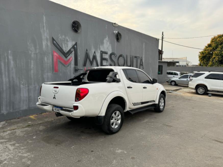 Foto ilustrativa 4 - MITSUBISHI L200 TRITON HPE 2011 – BRANCA – DIESEL