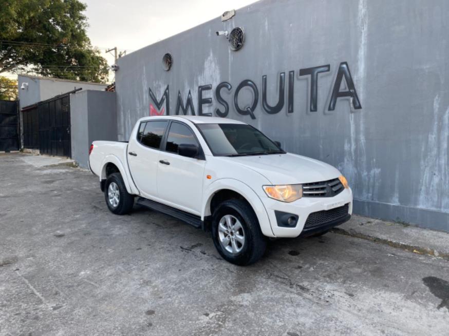 Foto ilustrativa 1 - MITSUBISHI L200 TRITON HPE 4×4 2011 – BRANCA – DIESEL