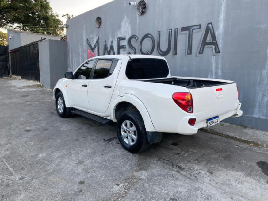 Foto ilustrativa 8 - MITSUBISHI L200 TRITON HPE 4×4 2011 – BRANCA – DIESEL