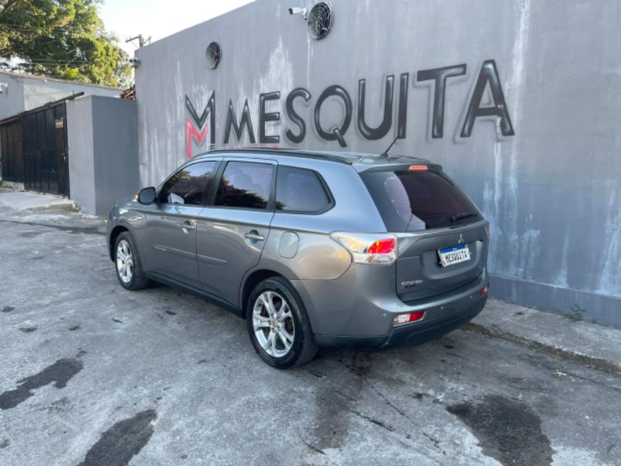 Foto ilustrativa 2 - MITSUBISHI OUTLANDER 2.0 2015  – CINZA – GASOLINA