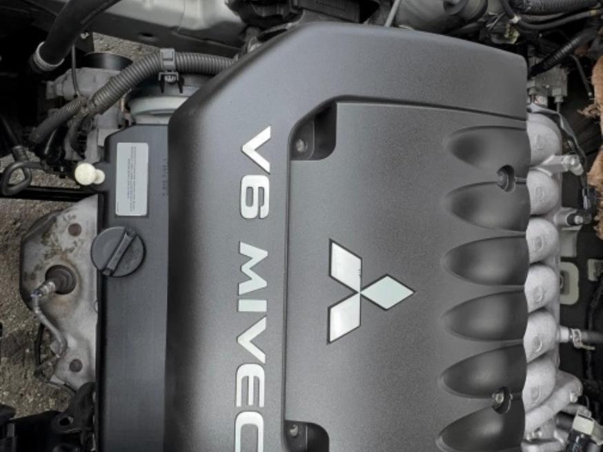 Foto ilustrativa 4 - MITSUBISHI OUTLANDER 3.0 GT 2016  – BRANCA – GASOLINA/GNV