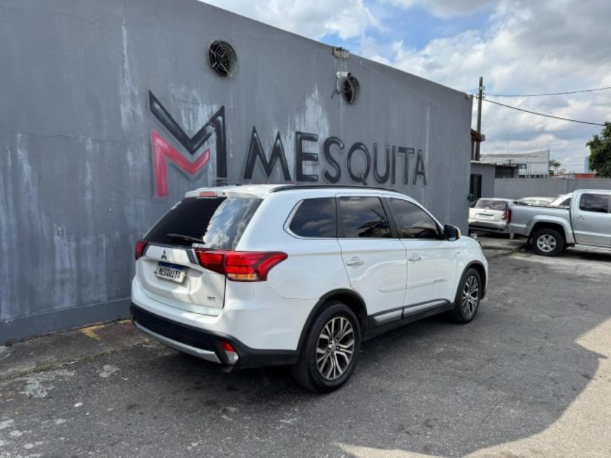 Foto ilustrativa 5 - MITSUBISHI OUTLANDER 3.0 GT 2016  – BRANCA – GASOLINA/GNV