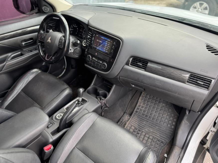 Foto ilustrativa 8 - MITSUBISHI OUTLANDER 3.0 GT 2016  – BRANCA – GASOLINA/GNV