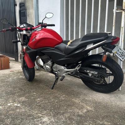 Motocicleta Honda CB 300R, ano/modelo 2010/2010