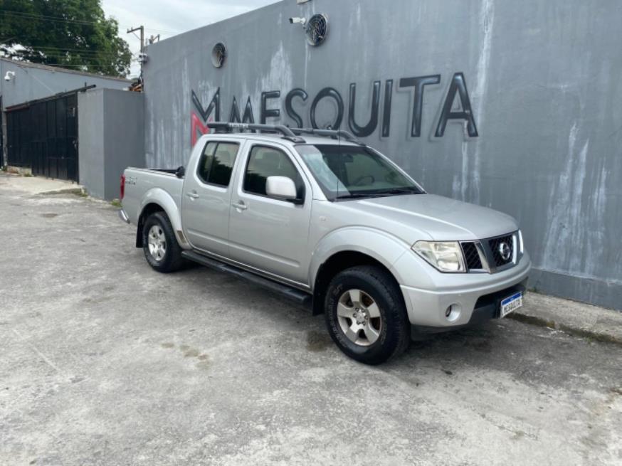 Foto ilustrativa 1 - NISSAN FRONTIER LE XE CD 4X4 2013 – PRATA – DIESEL