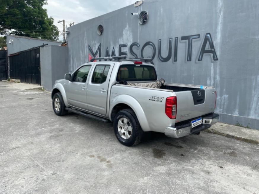 Foto ilustrativa 4 - NISSAN FRONTIER LE XE CD 4X4 2013 – PRATA – DIESEL
