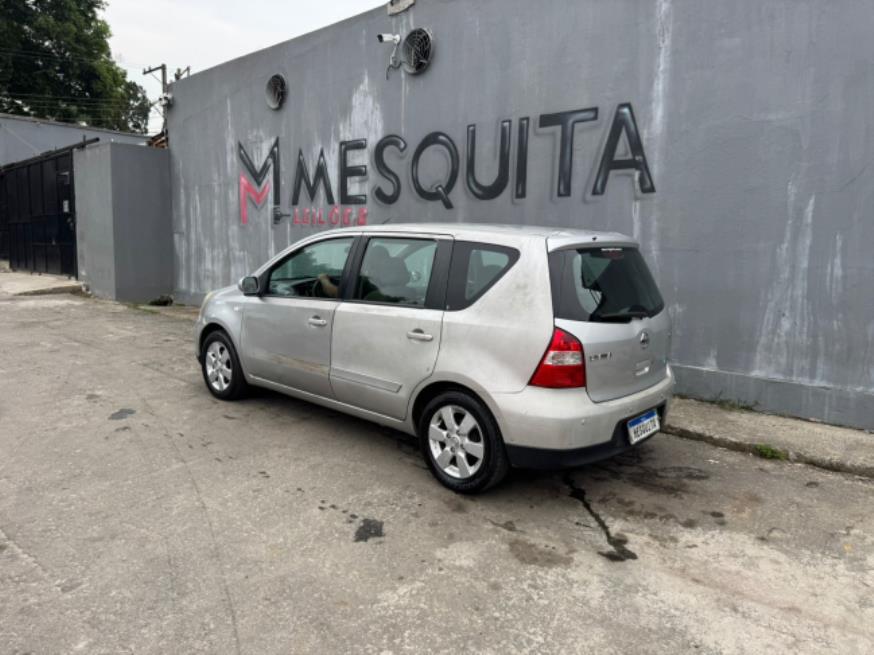Foto ilustrativa 2 - NISSAN LIVINA SL 1.8 AUT 2010 – PRATA – FLEX