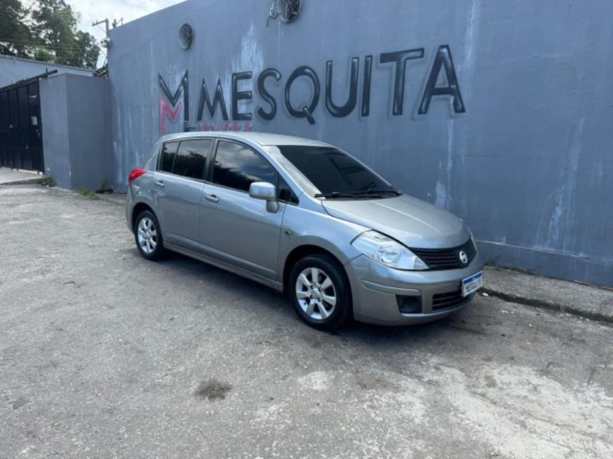 Foto ilustrativa 1 - NISSAN TIIDA S 1.8 2009 – CINZA – FLEX