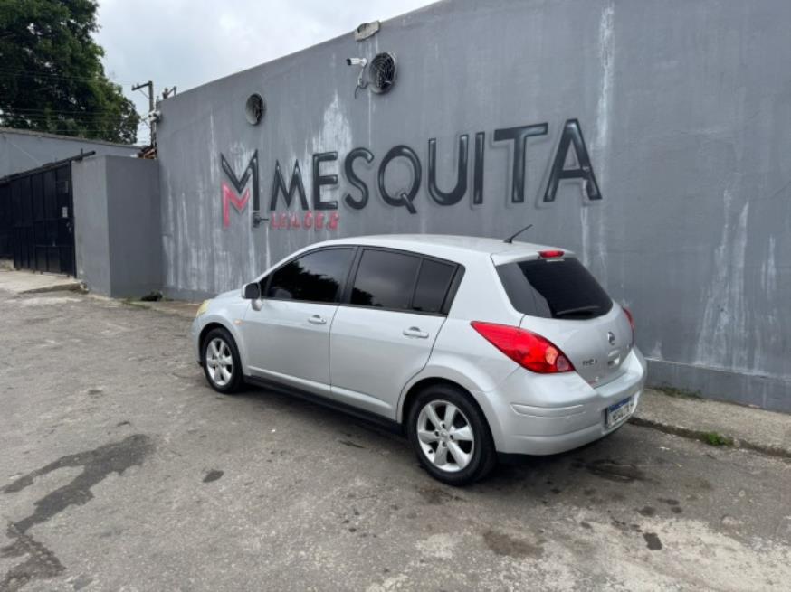 Foto ilustrativa 2 - NISSAN TIIDA S 1.8 2012 – PRATA – FLEX