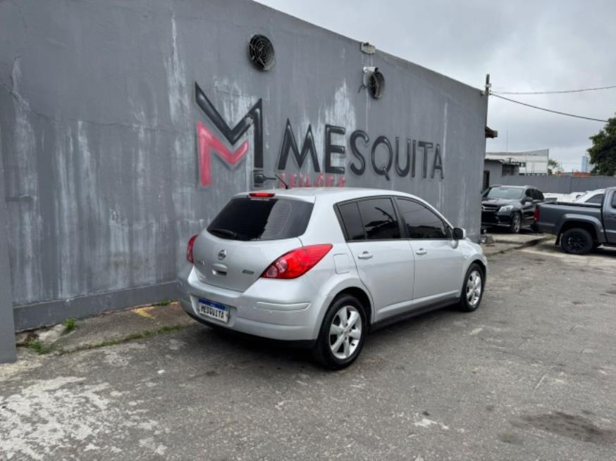 Foto ilustrativa 4 - NISSAN TIIDA S 1.8 2012 – PRATA – FLEX