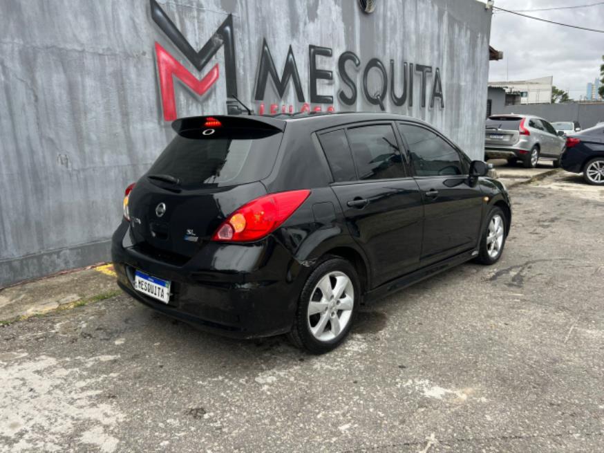 Foto ilustrativa 4 - NISSAN TIIDA SL 1.8 2012 – PRETO – FLEX