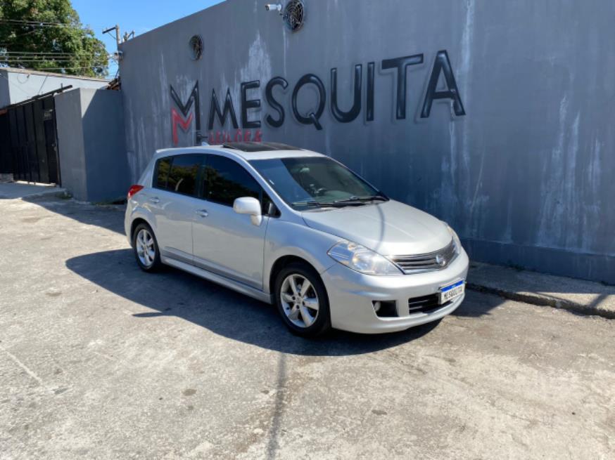 Foto ilustrativa 1 - NISSAN TIIDA SL 1.8 2013 – PRATA – FLEX