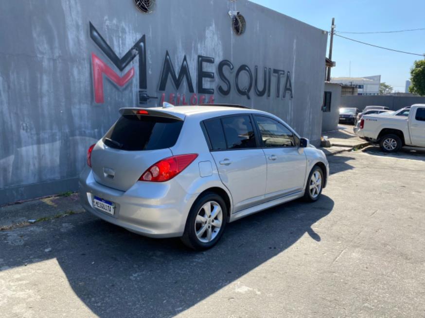 Foto ilustrativa 2 - NISSAN TIIDA SL 1.8 2013 – PRATA – FLEX