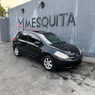 NISSAN TIIDA SL 1.8 2013 – PRETO – FLEX